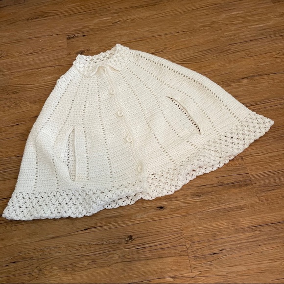 70s Crochet Poncho Sweater with Peter Pan Collar covered buttons - Picture 12 of 16